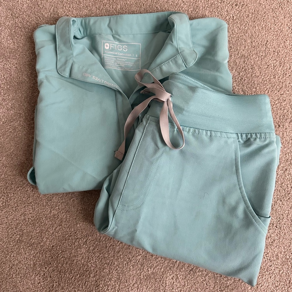 Figs Women's Scrub Set in Light Blue